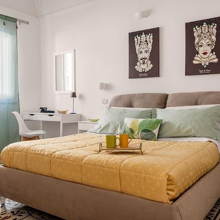 Madre Terra Airport Rooms And Suites Terrasini Bagian luar foto