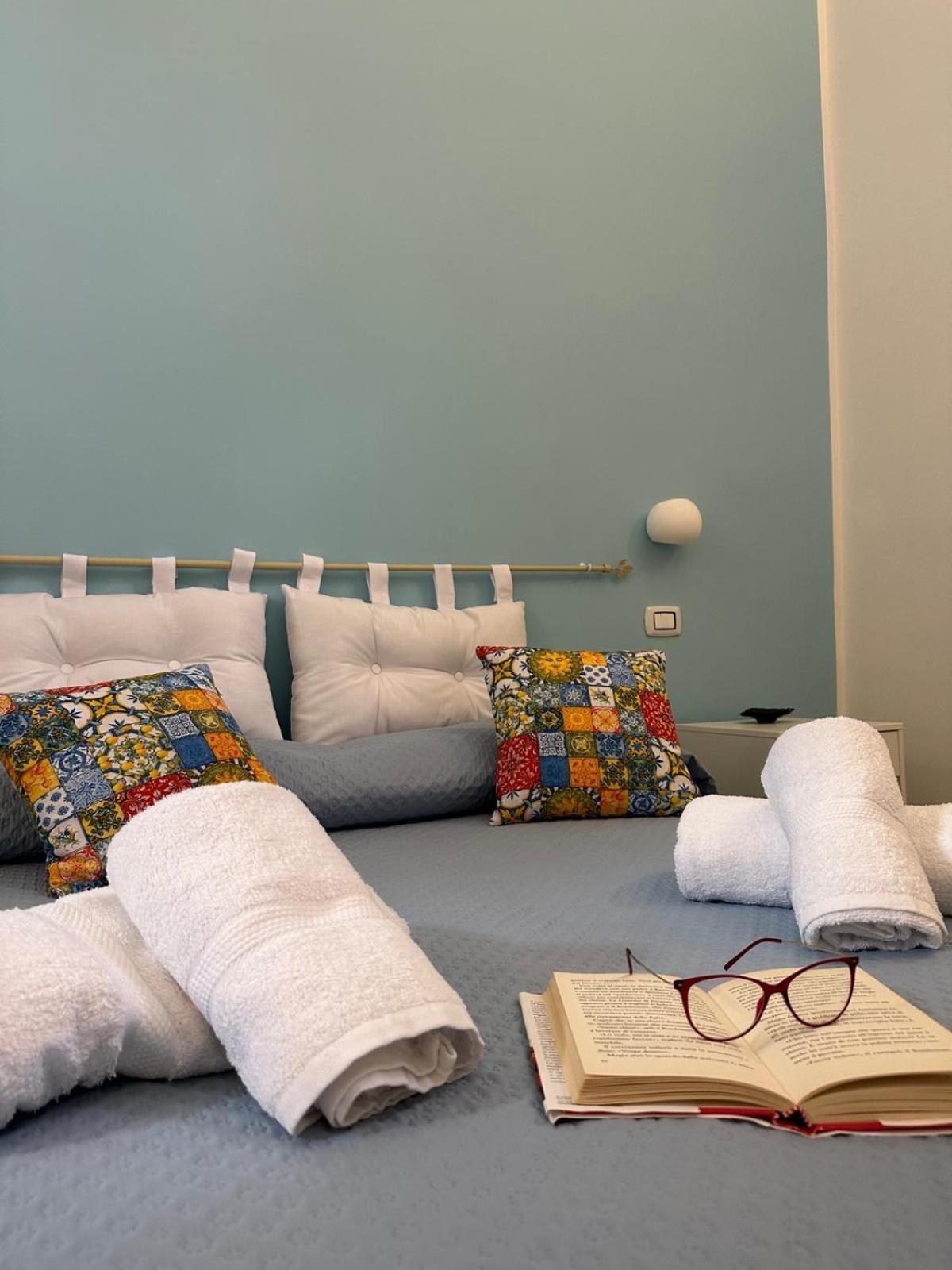 Madre Terra Airport Rooms And Suites Terrasini Bagian luar foto
