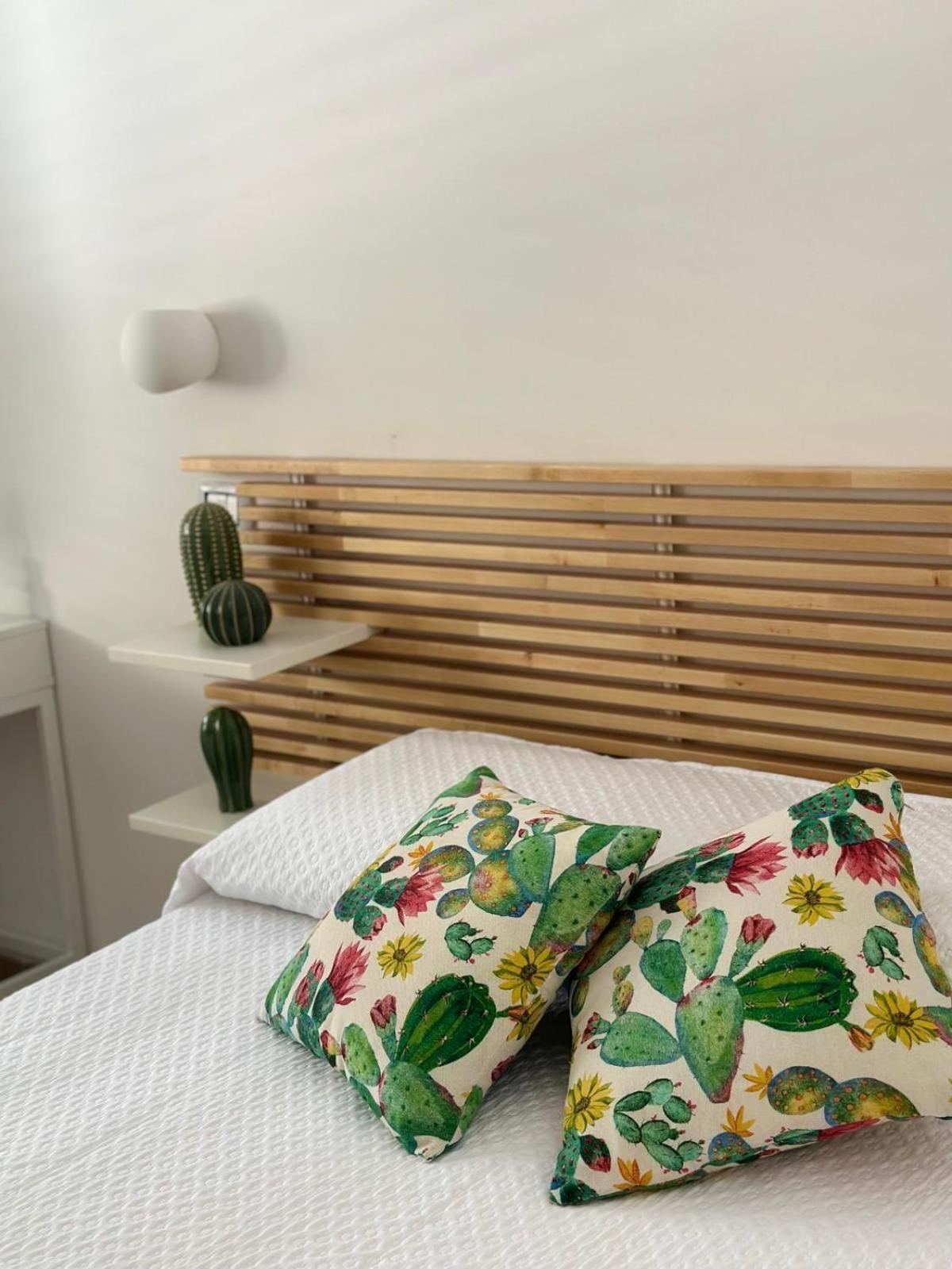 Madre Terra Airport Rooms And Suites Terrasini Bagian luar foto