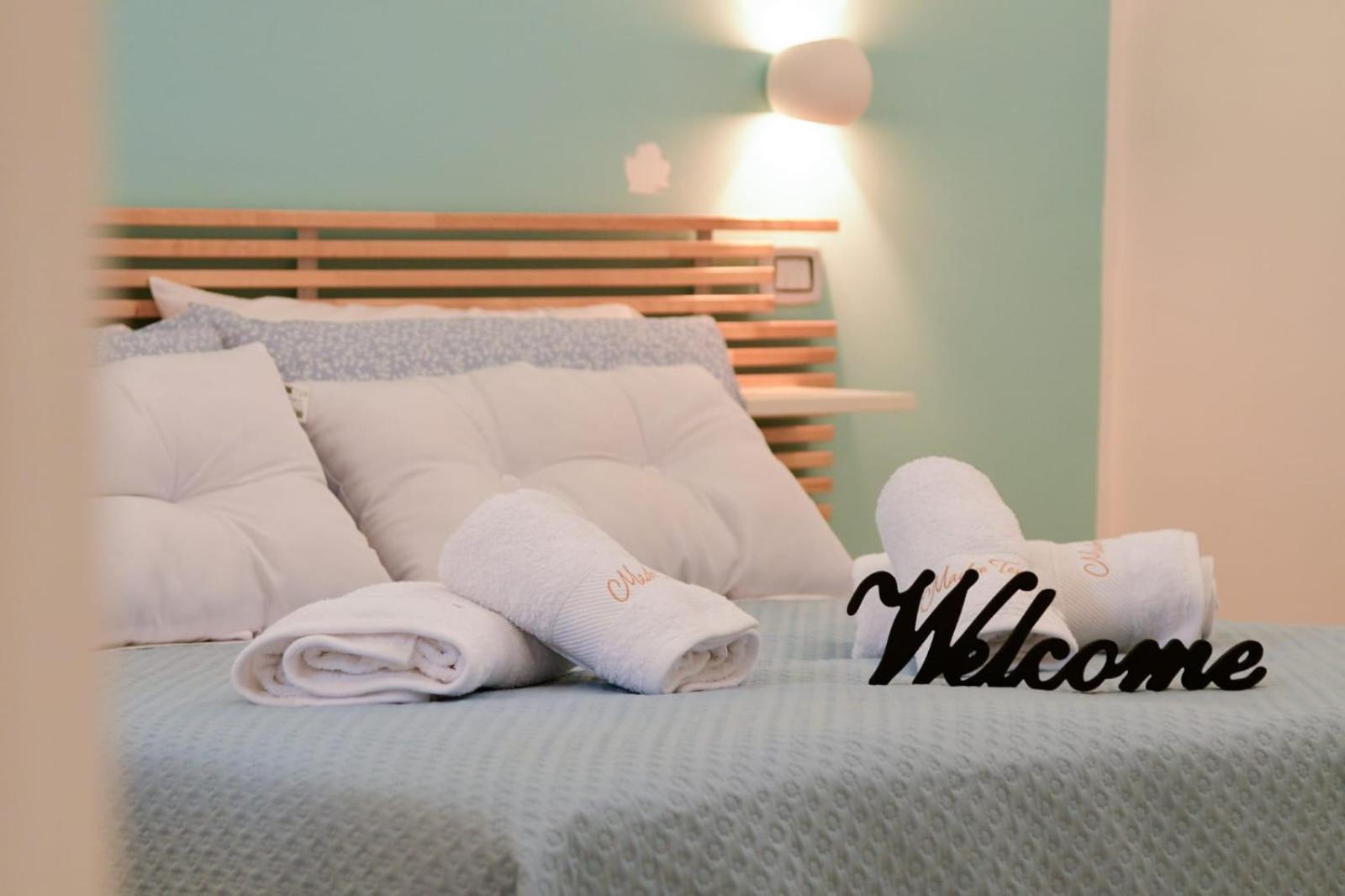 Madre Terra Airport Rooms And Suites Terrasini Bagian luar foto