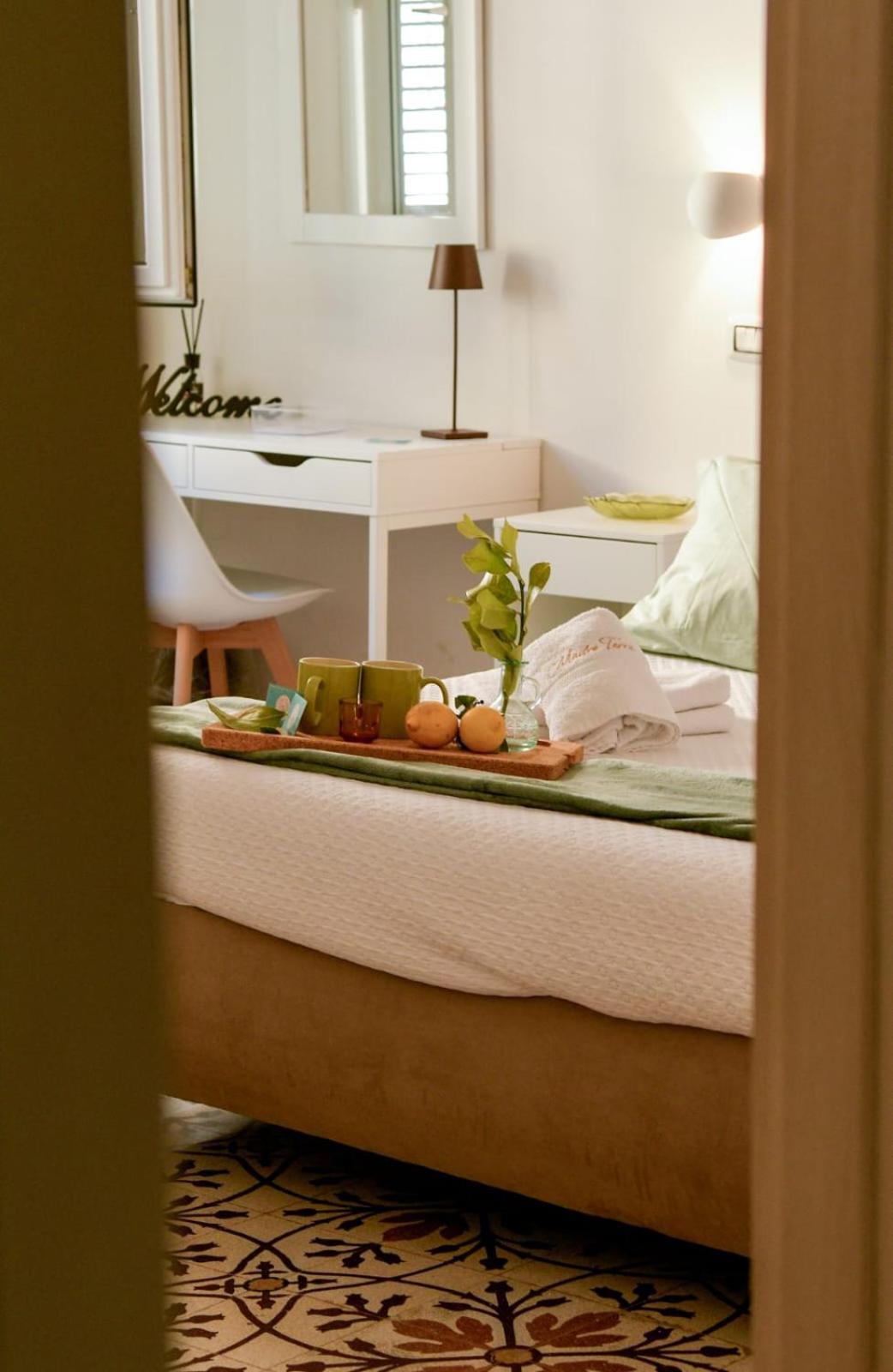Madre Terra Airport Rooms And Suites Terrasini Bagian luar foto