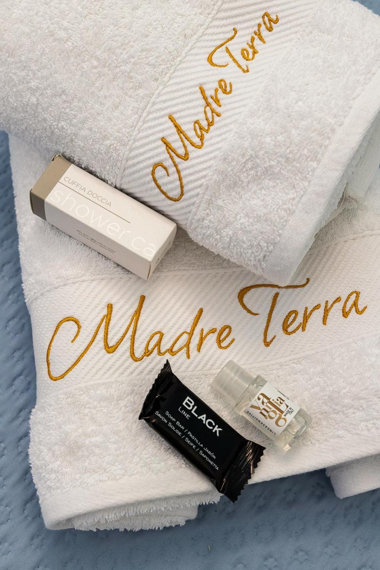Madre Terra Airport Rooms And Suites Terrasini Bagian luar foto