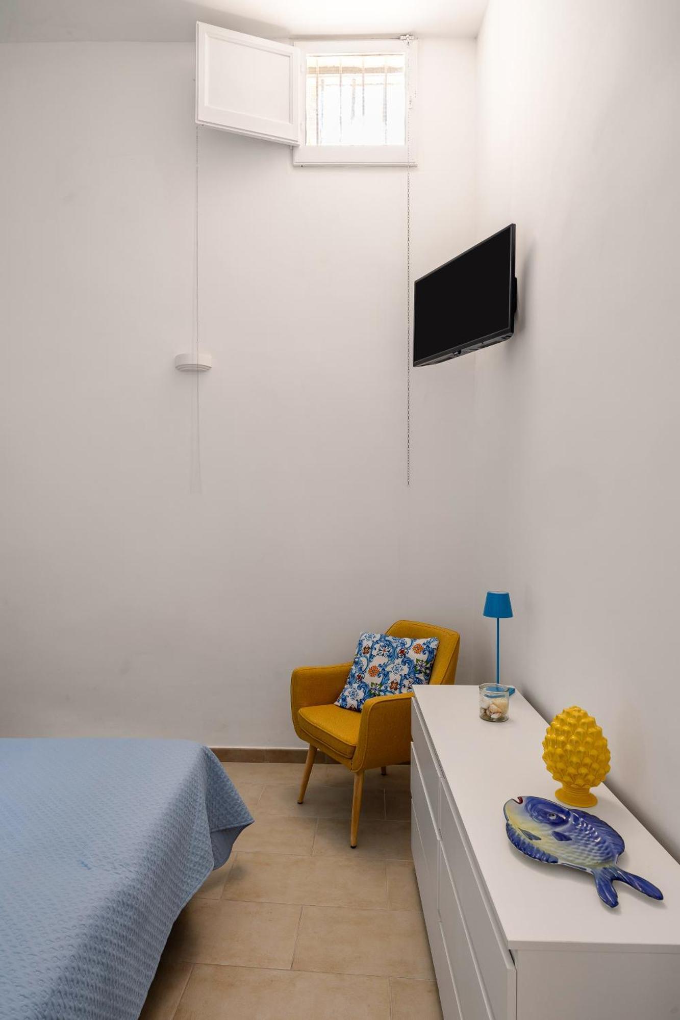 Madre Terra Airport Rooms And Suites Terrasini Bagian luar foto