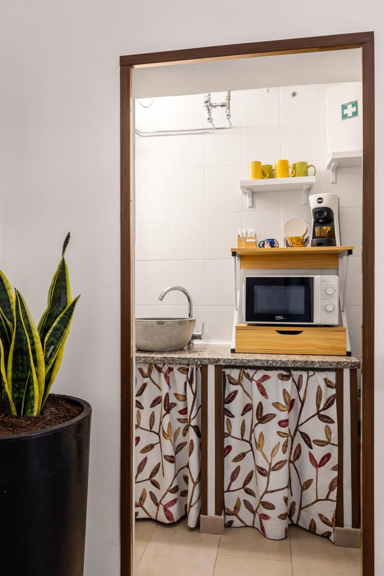 Madre Terra Airport Rooms And Suites Terrasini Bagian luar foto