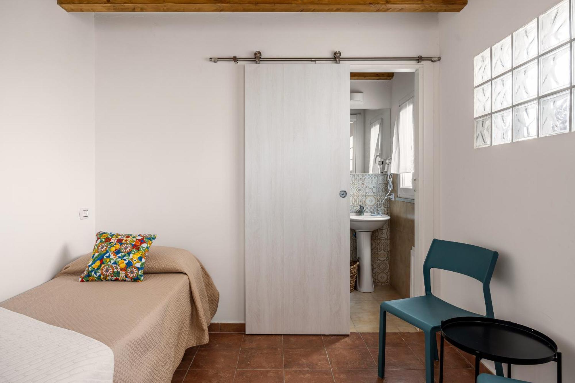 Madre Terra Airport Rooms And Suites Terrasini Bagian luar foto