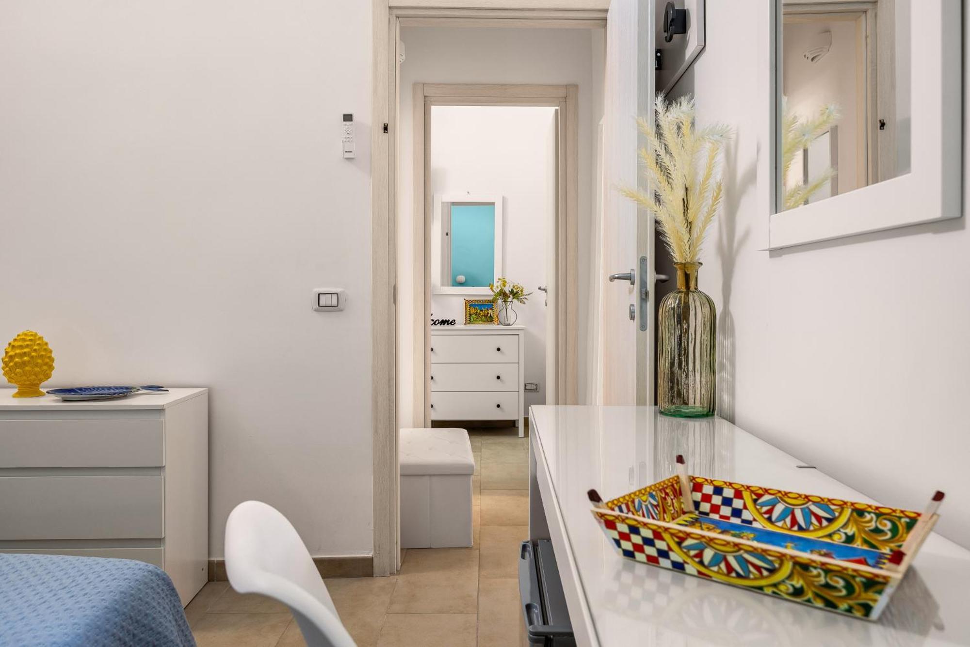 Madre Terra Airport Rooms And Suites Terrasini Bagian luar foto