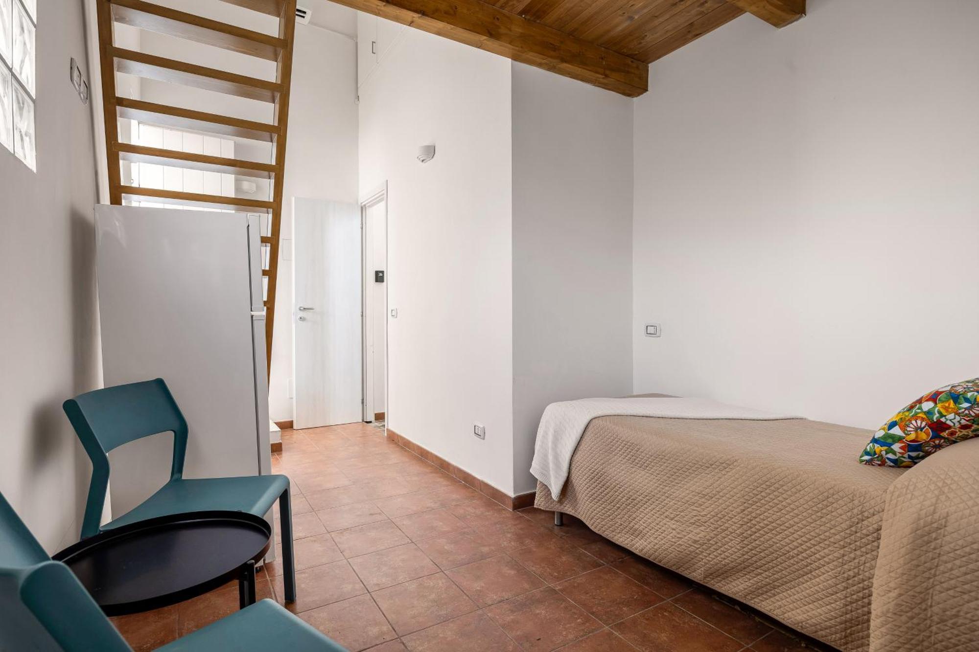 Madre Terra Airport Rooms And Suites Terrasini Bagian luar foto