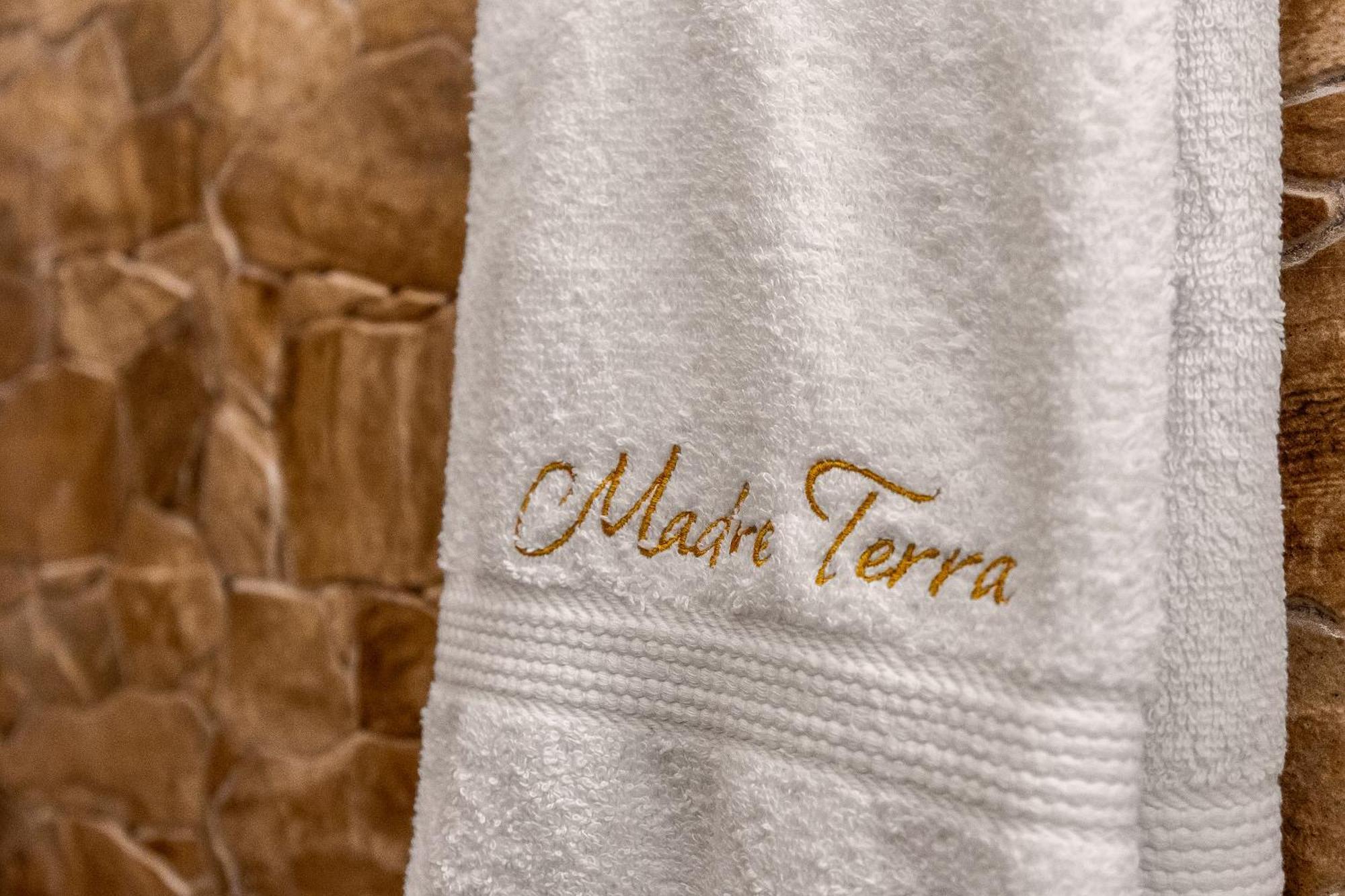 Madre Terra Airport Rooms And Suites Terrasini Bagian luar foto