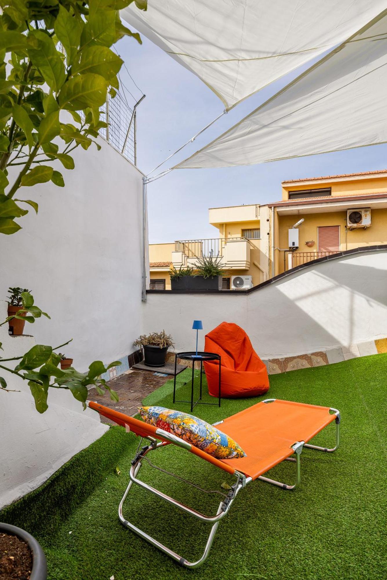 Madre Terra Airport Rooms And Suites Terrasini Bagian luar foto