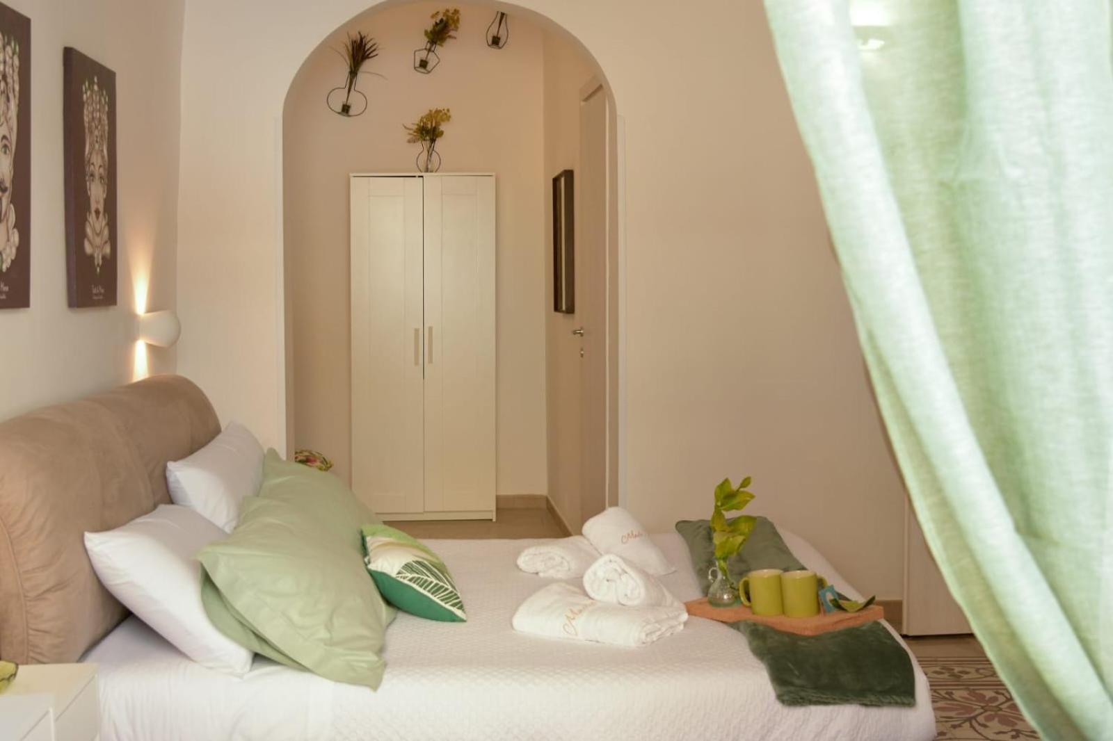 Madre Terra Airport Rooms And Suites Terrasini Bagian luar foto