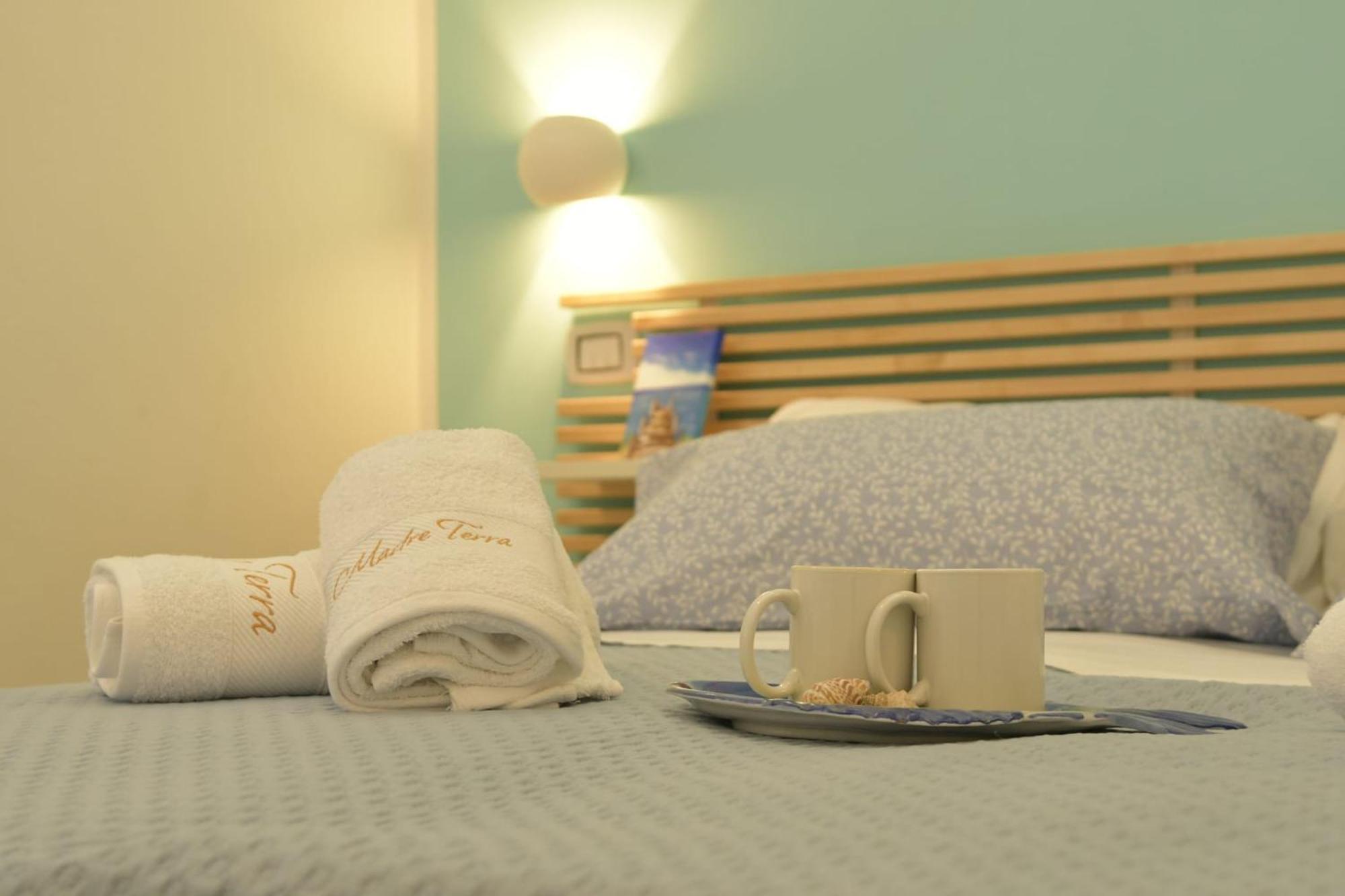 Madre Terra Airport Rooms And Suites Terrasini Bagian luar foto
